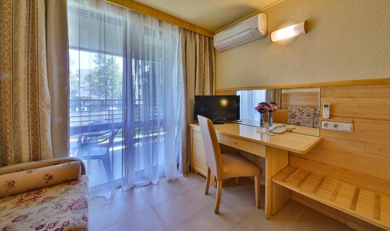 Double Room with Extra Bed image 1