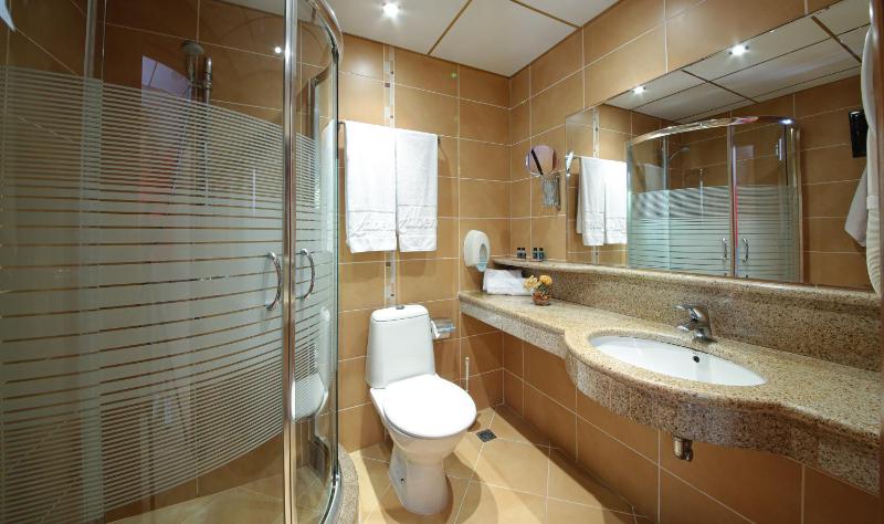 Double Room with Extra Bed image 4