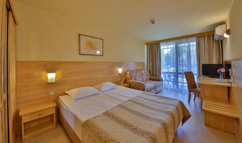 Double Room with Extra Bed image 3