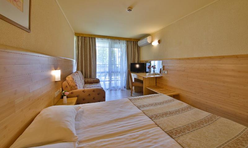 Double Room with Extra Bed image 2