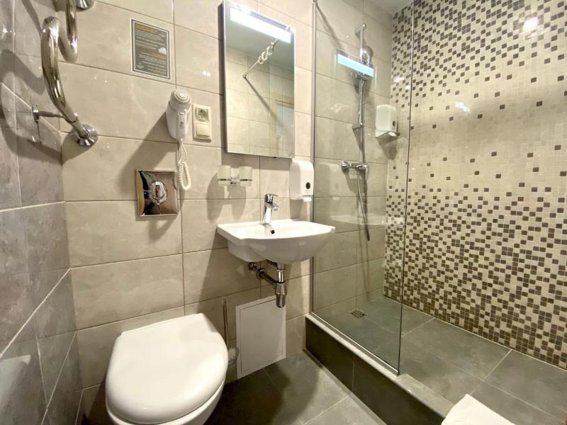 Standard Double or Twin Room image 3