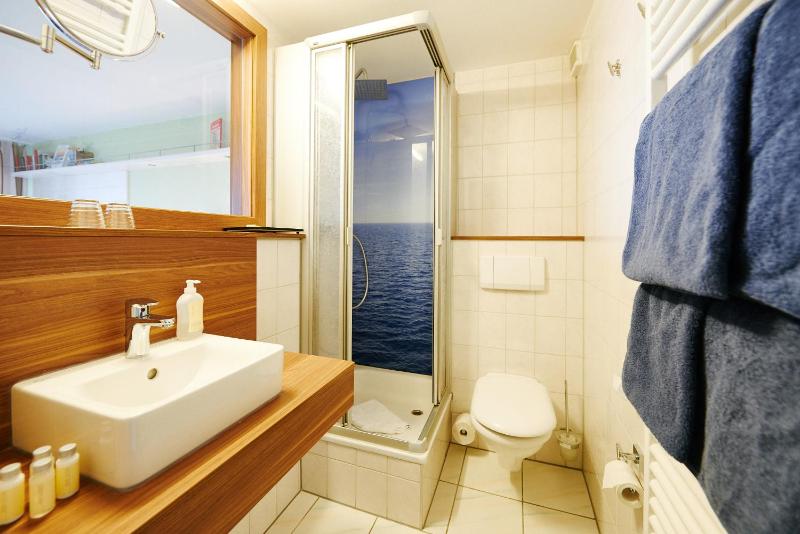 Single Room with Sea View image 2