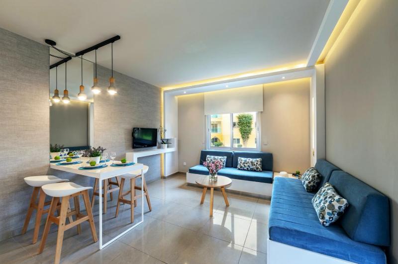 One-Bedroom Suite with Garden View image 4