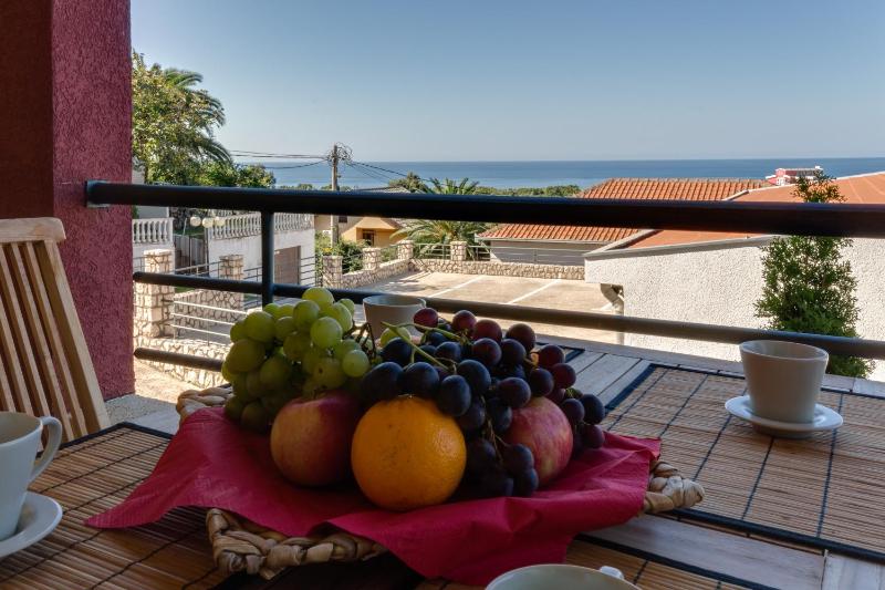 One-Bedroom Apartment image 4