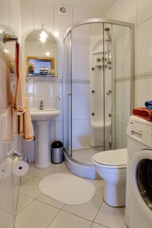 One-Bedroom Apartment image 2