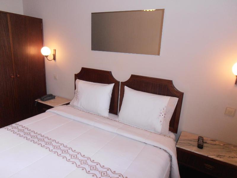 Standard Double or Twin Room image 4