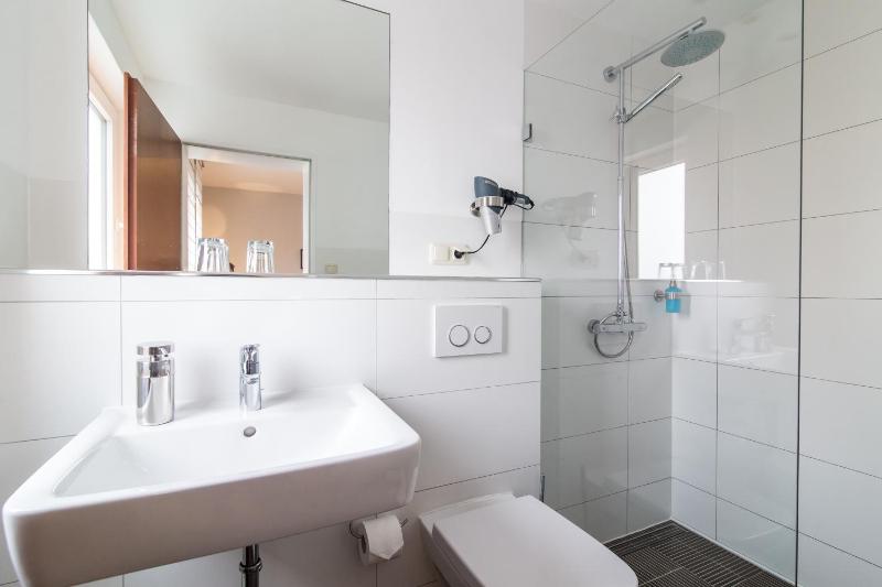Economy Double or Twin Room image 2