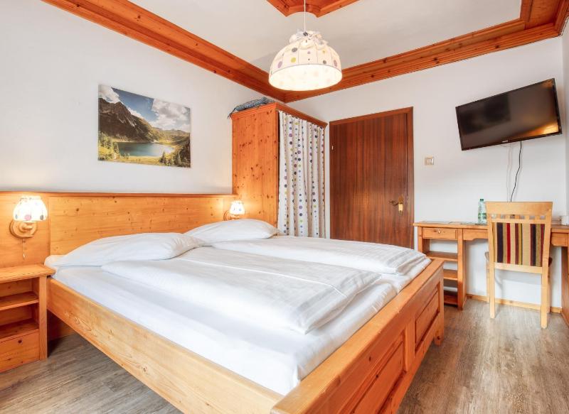 Standard Double Room image 1