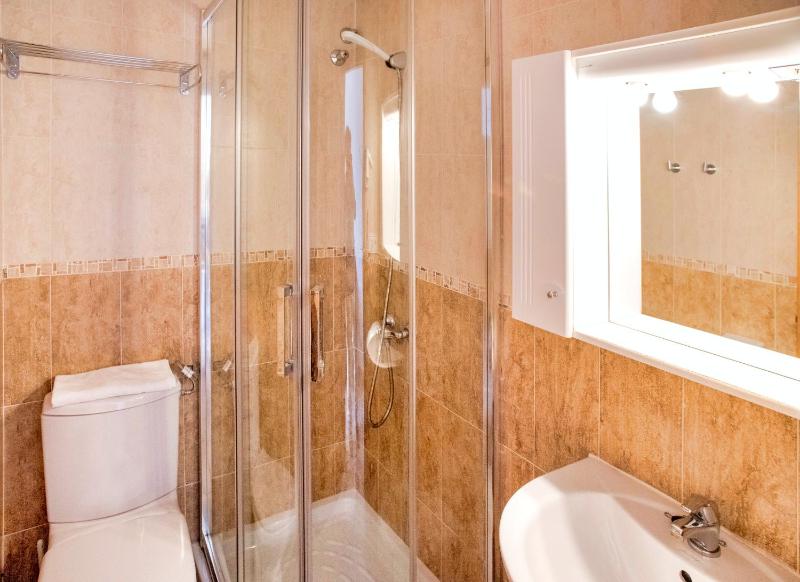 Double Room with Garden View image 3