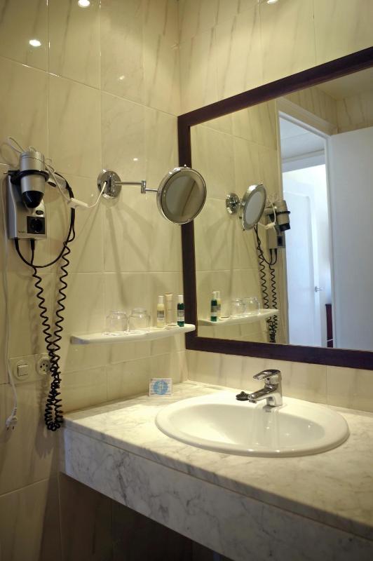 Double or Twin Room with View image 3