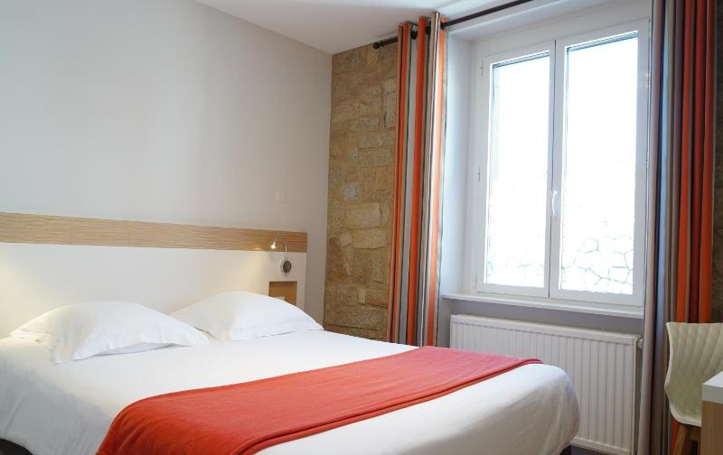 Classic Double Room image 4
