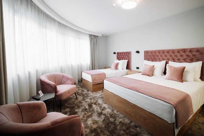Deluxe Triple Room image 2