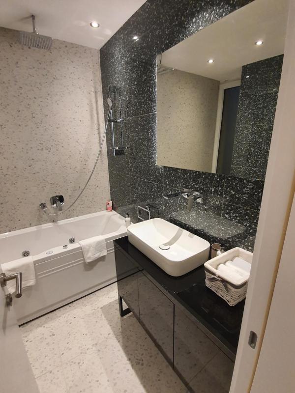 Superior One Bedroom Apartment with Jacuzzi image 2