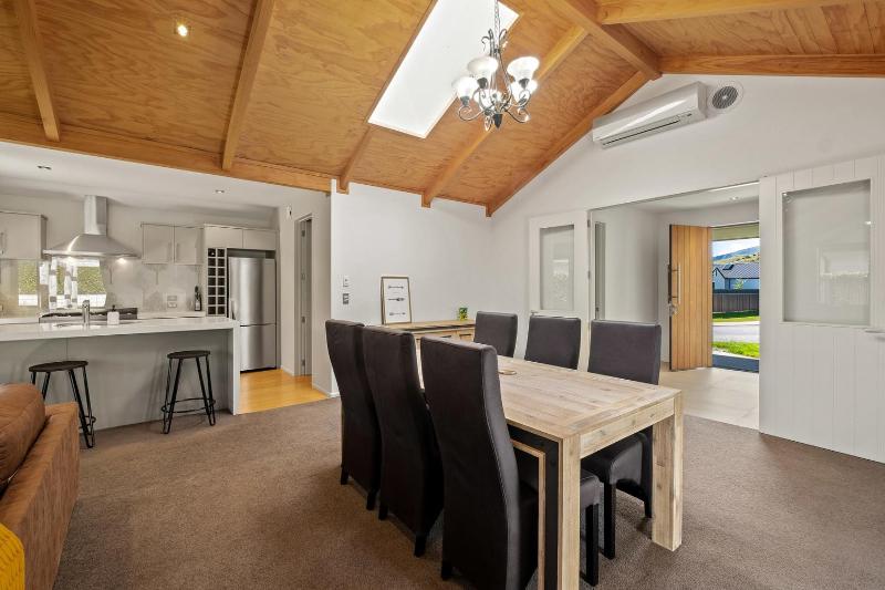 Roys Bay Lodge - Wanaka Holiday Home - image 27