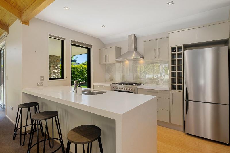 Roys Bay Lodge - Wanaka Holiday Home - image 13