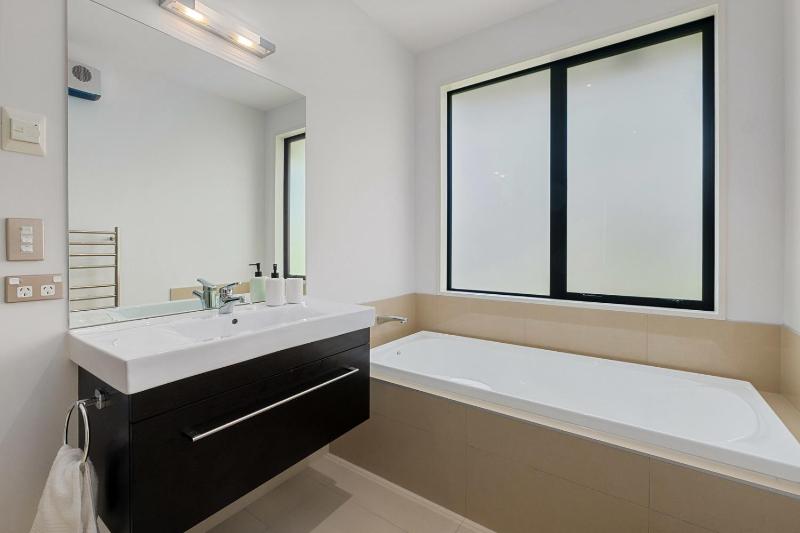 Roys Bay Lodge - Wanaka Holiday Home - image 8