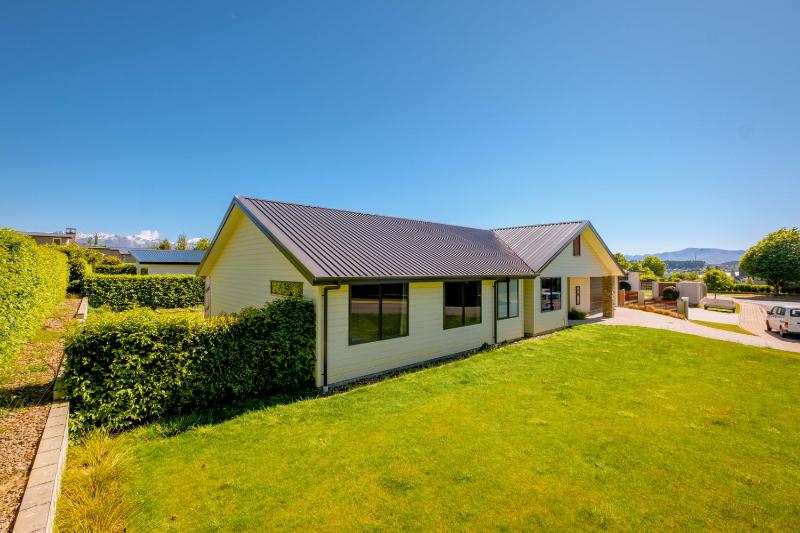 Roys Bay Lodge - Wanaka Holiday Home - image 7