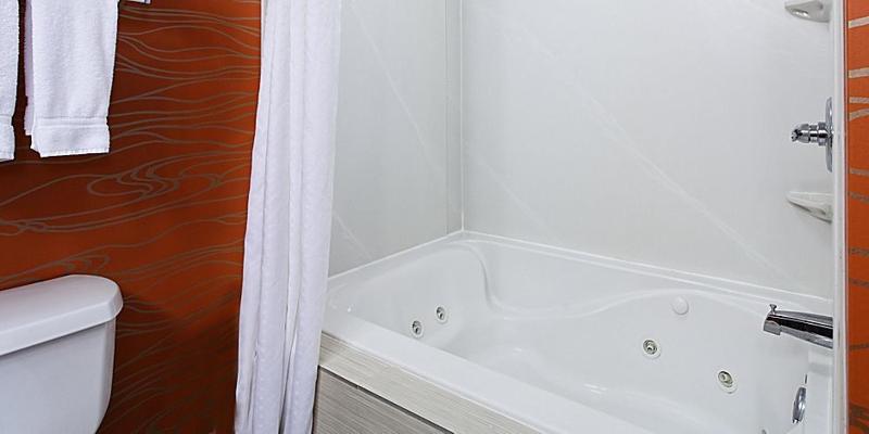 Standard King Room image 4