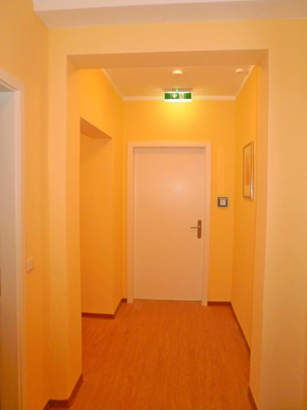Single Room with Shared Bathroom image 2