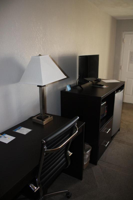 Deluxe Double Room with Two Double Beds - Non-Smoking image 2