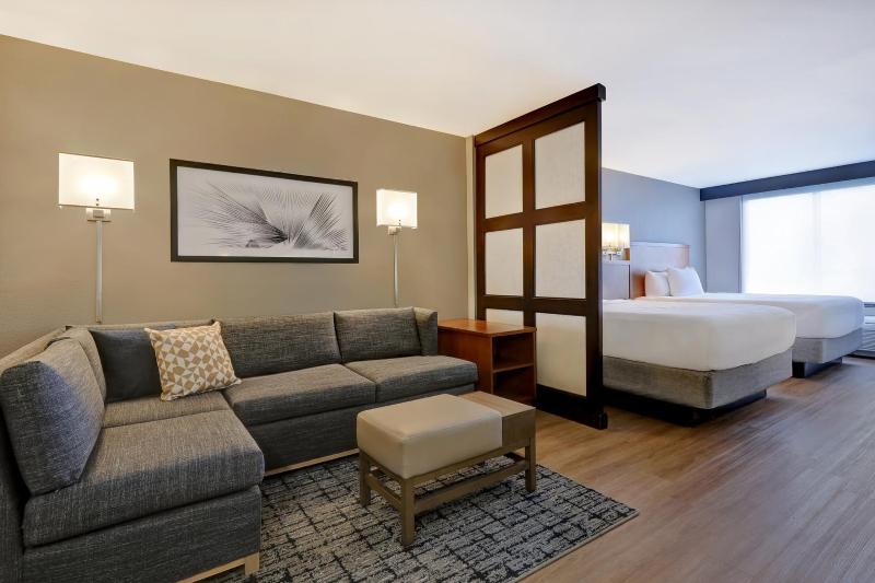 Queen Room with Two Queen Beds and Roll-In Shower - Disability Access image 2