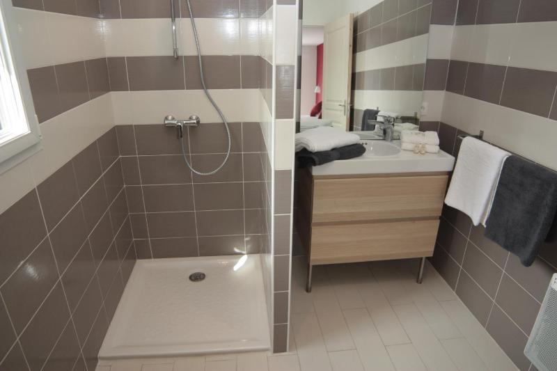 Double Room with Balcony image 2