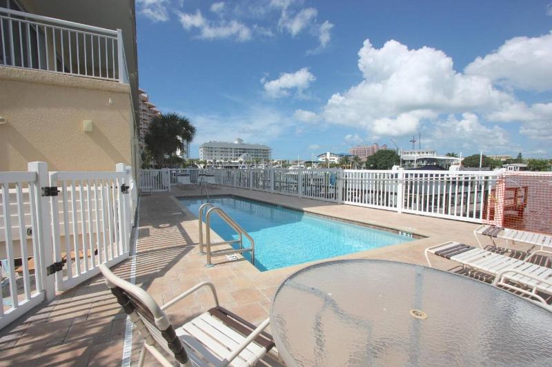 404 Bay Harbor - image 19