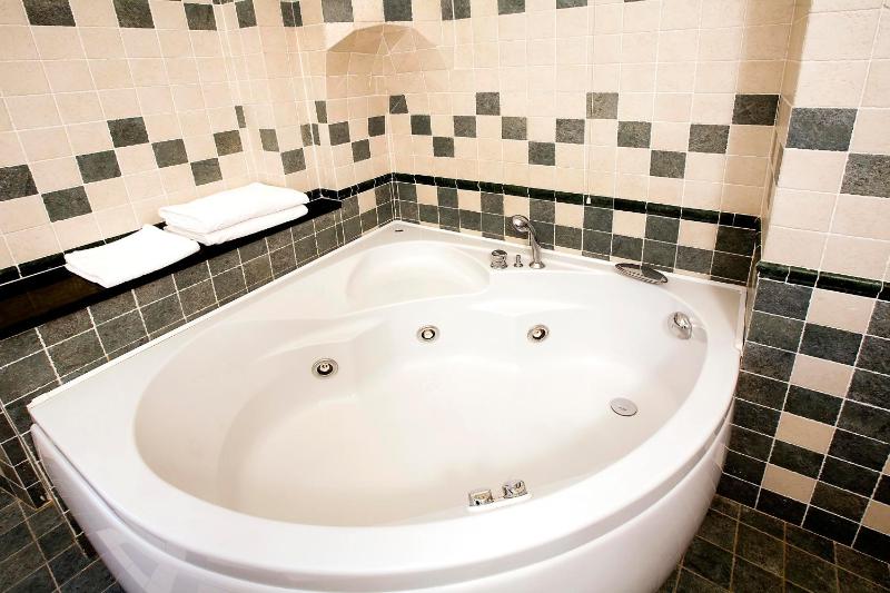 Suite (3 Adults) image 2