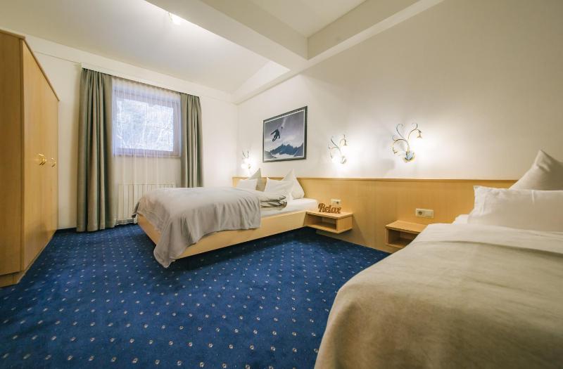 Deluxe Suite # 305 image 3