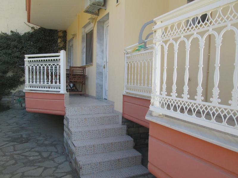 One-Bedroom Apartment with Sea View image 1