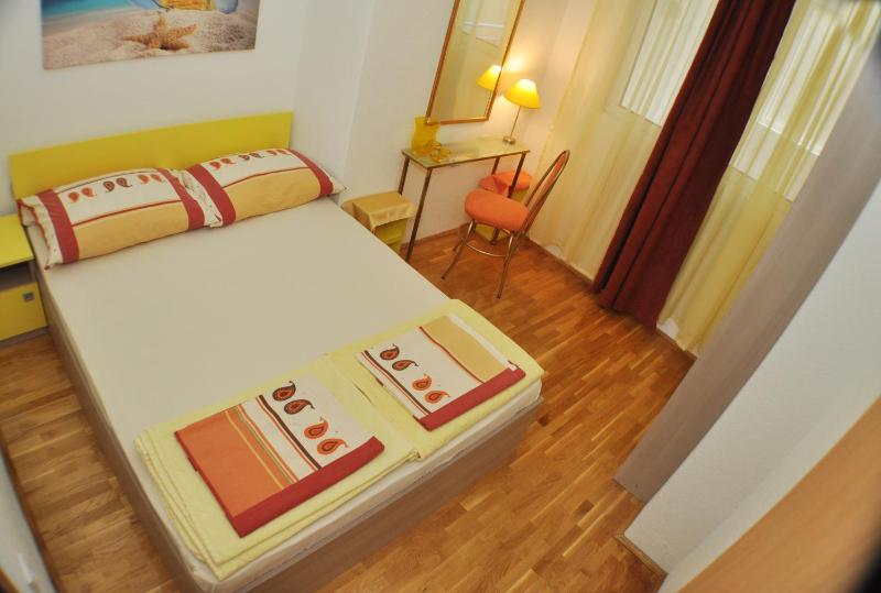 One-Bedroom Apartment with Balcony and Sea View image 2