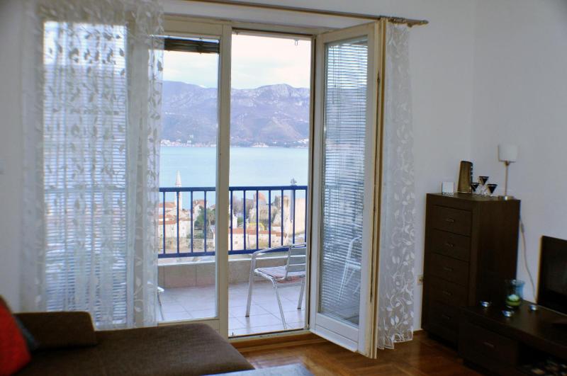 Two-Bedroom Apartment with Balcony and Sea View image 4