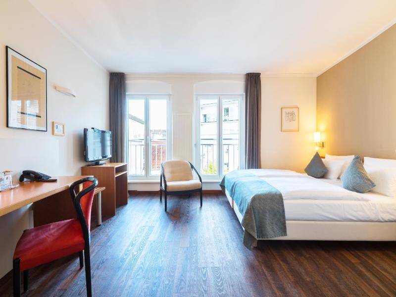 Double Room image 4