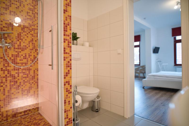 Large One-Bedroom Apartment image 3