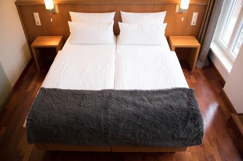 Double Room image 4