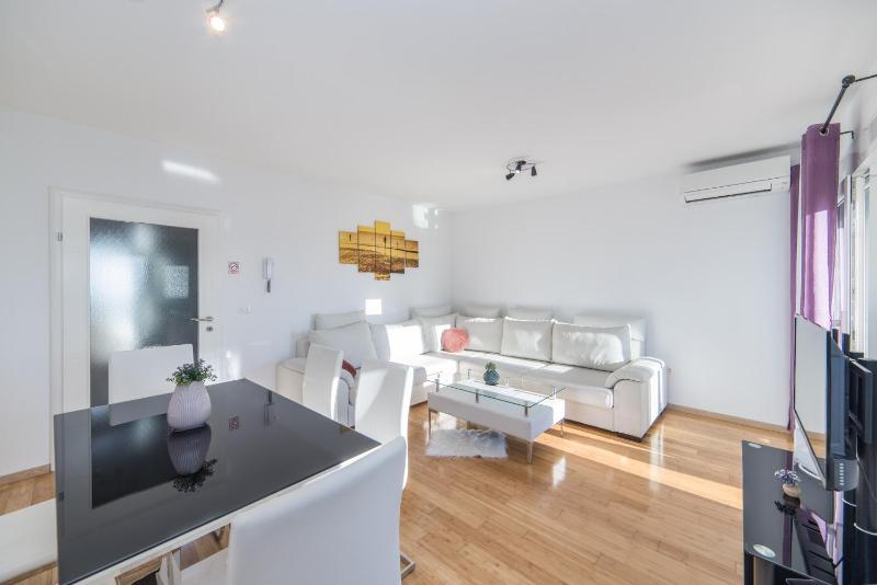 Two bedroom apartment with Balcony image 2