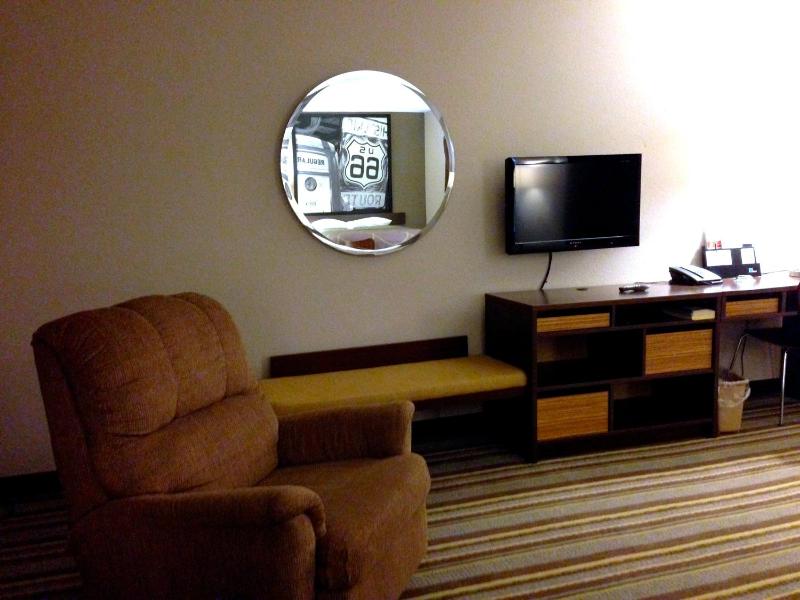 Queen Room with Two Queen Beds - Non-Smoking image 4