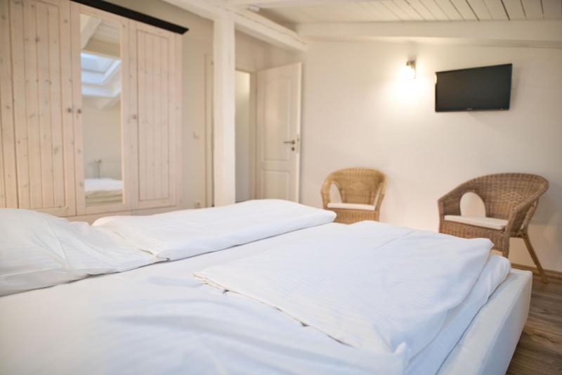 One-Bedroom Apartment image 3