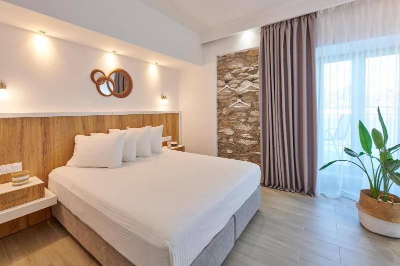 Double Room with Sea View image 4