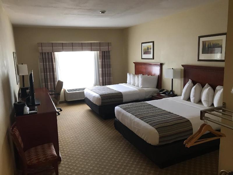 Queen Room with Two Queen Beds and Roll-In Shower - Non-Smoking image 2