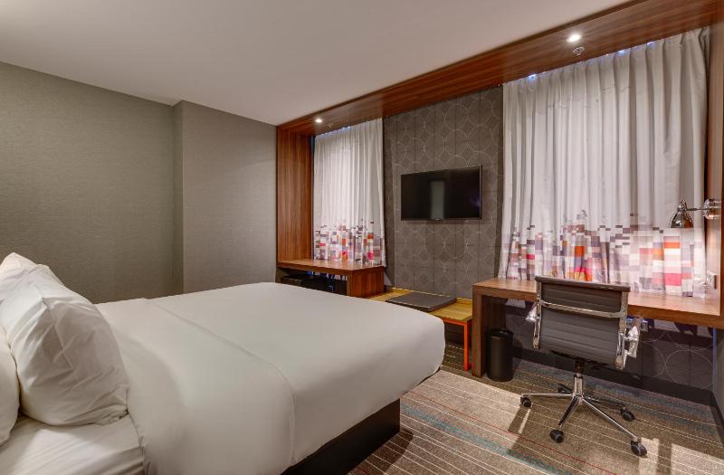 Standard Room image 4