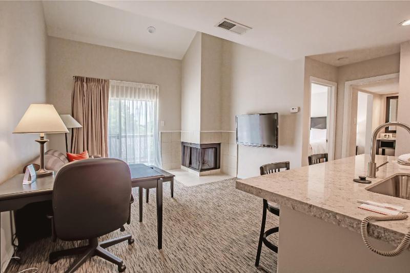 One Bedroom King Suite- Non-Smoking image 4
