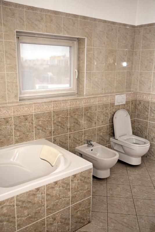 Three-Bedroom Apartment with Terrace image 4