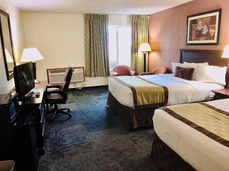 Queen Room with Two Queen Beds - Non-Smoking image 4