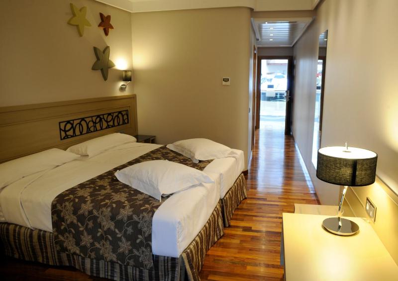 Twin Room image 1