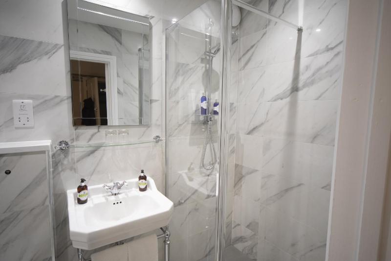 Twin Room with View image 2