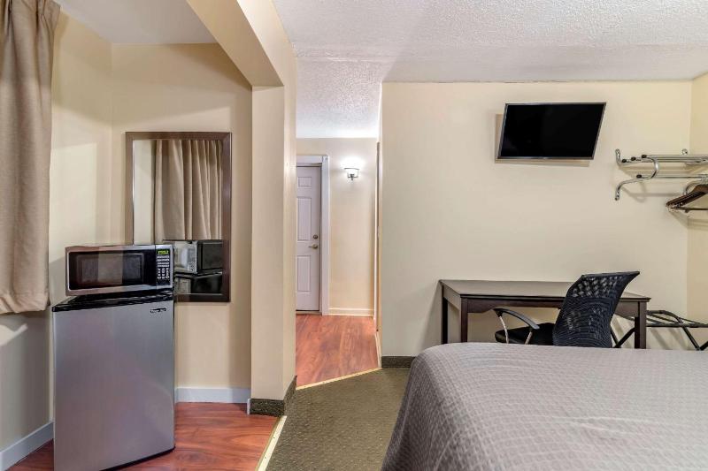 King Room - Non-Smoking image 4