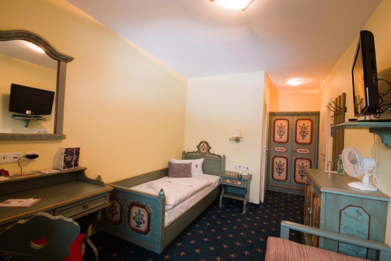 Standard Single Room image 4