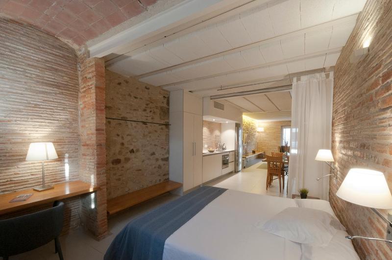 Studio Apartment image 2