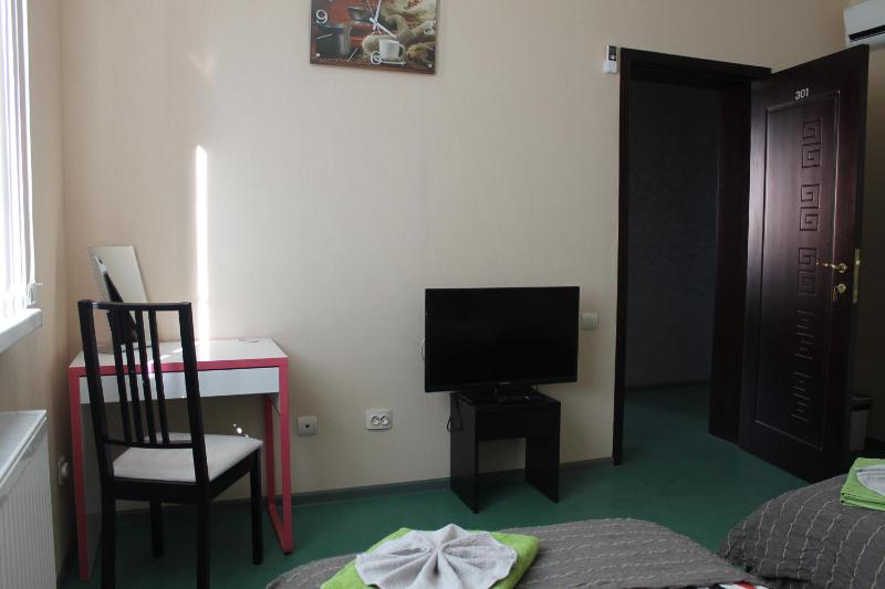 Standard Twin Room image 3